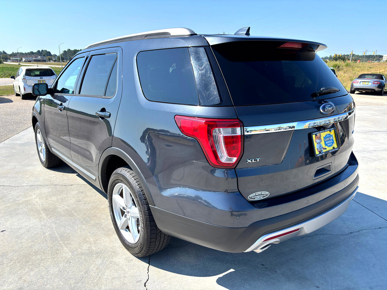 Used 2017 Ford Explorer XLT image 6
