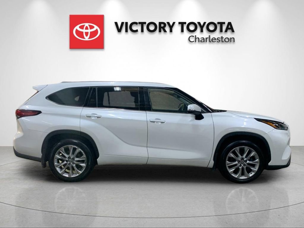 Used 2022 Toyota Highlander Limited AWD/4WD image 6