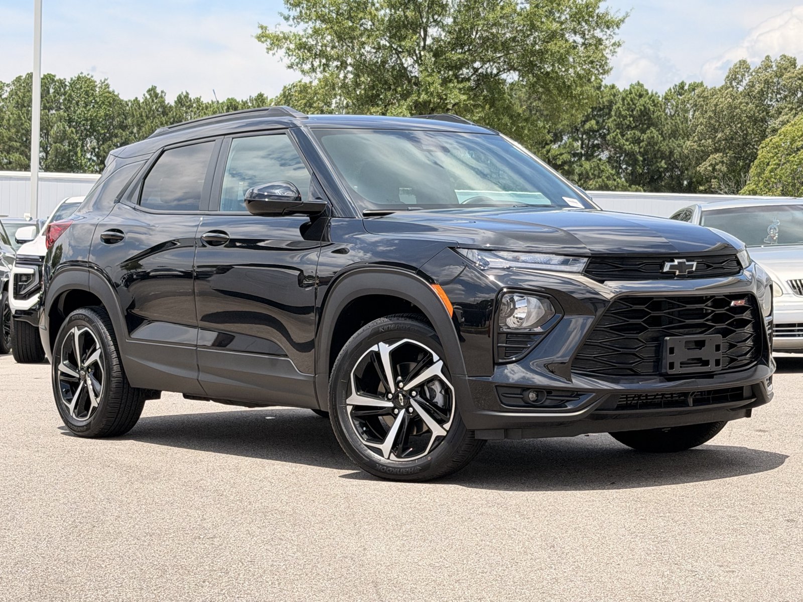 Used 2023 Chevrolet TrailBlazer RS w/ Convenience Package AWD/4WD image 2