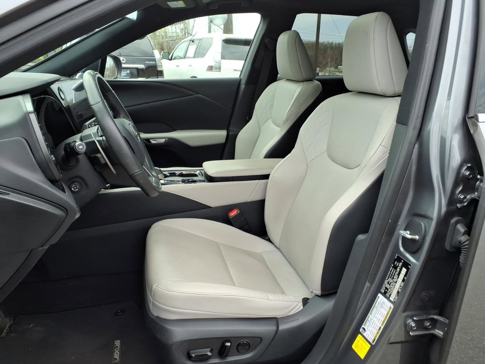 Used 2023 Lexus RX 350 Premium w/ Accessory Package (Z1) AWD/4WD image 16