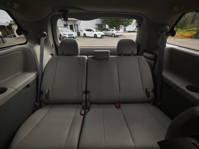Used 2017 Toyota Sienna XLE w/ XLE Navigation Package FWD image 46