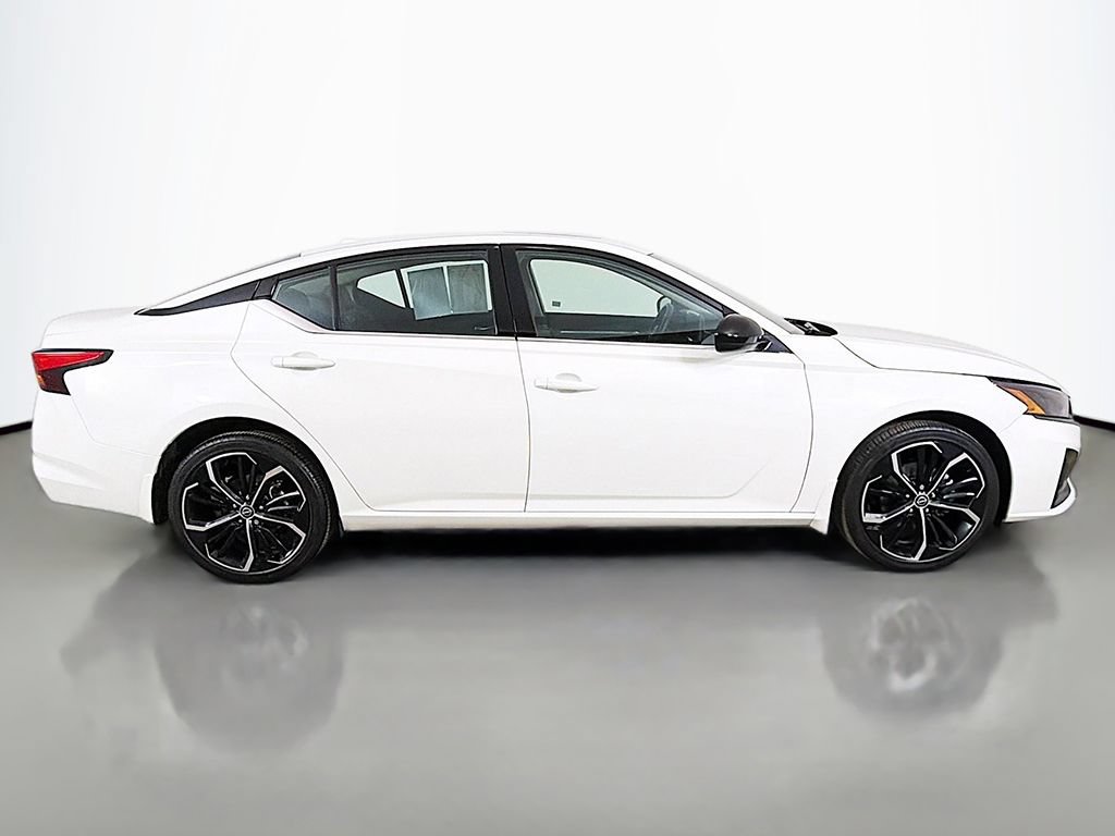 Used 2023 Nissan Altima 2.5 SR w/ SR Premium Package AWD/4WD image 13