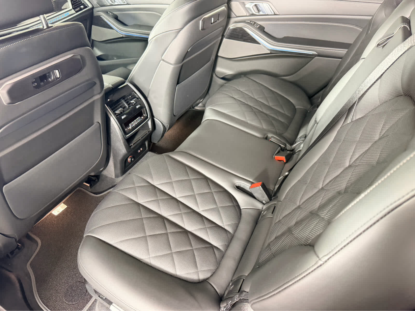 Used 2026 BMW X7 xDrive40i w/ M Sport Package AWD/4WD image 16