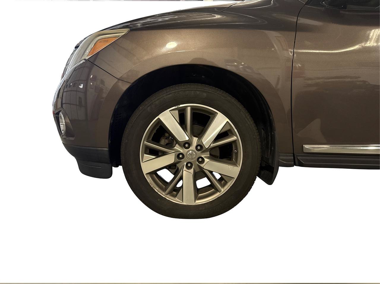 Used 2015 Nissan Pathfinder Platinum w/ Cargo Package FWD image 28