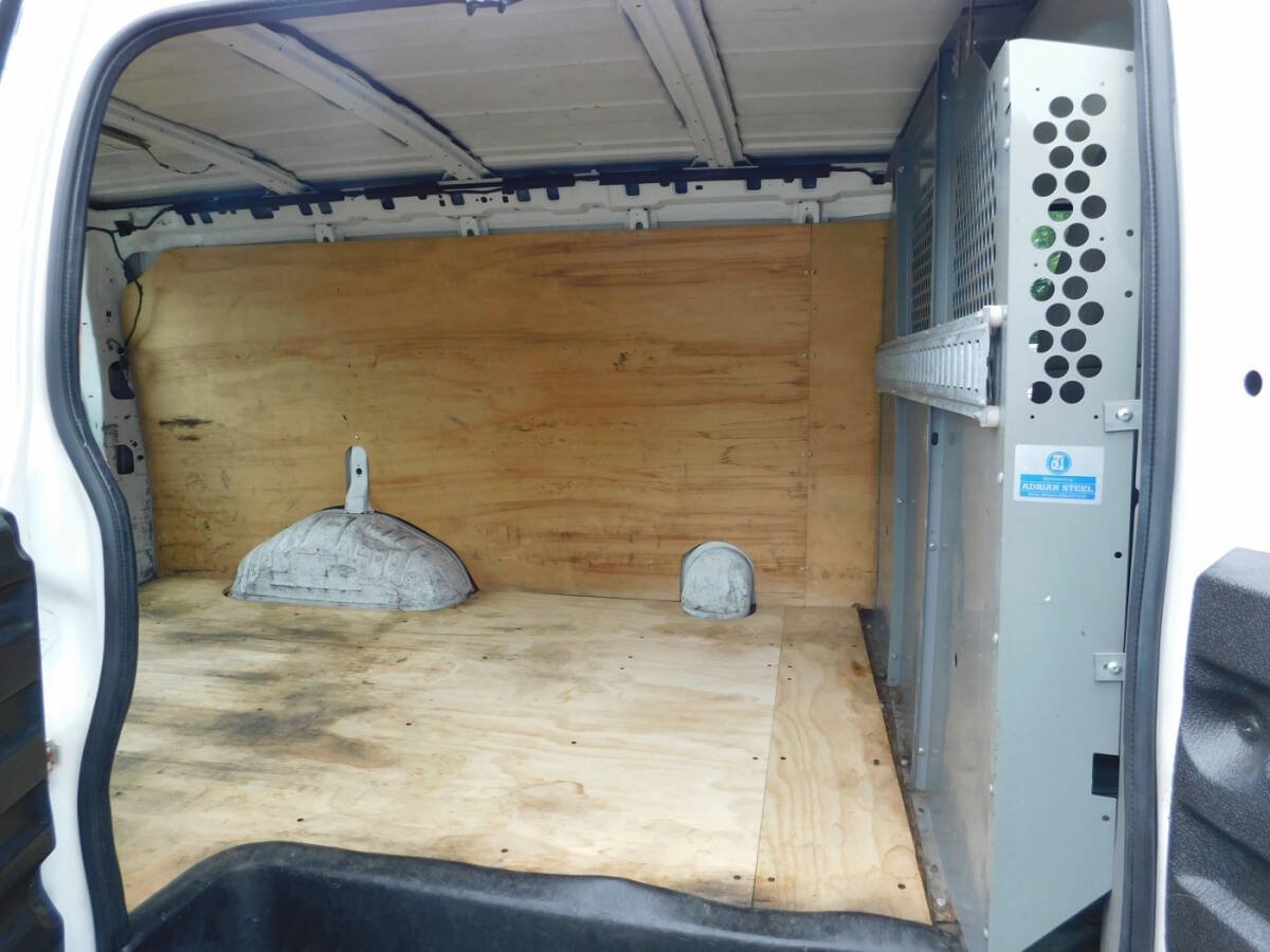 Used 2005 Chevrolet Express 3500 RWD image 17