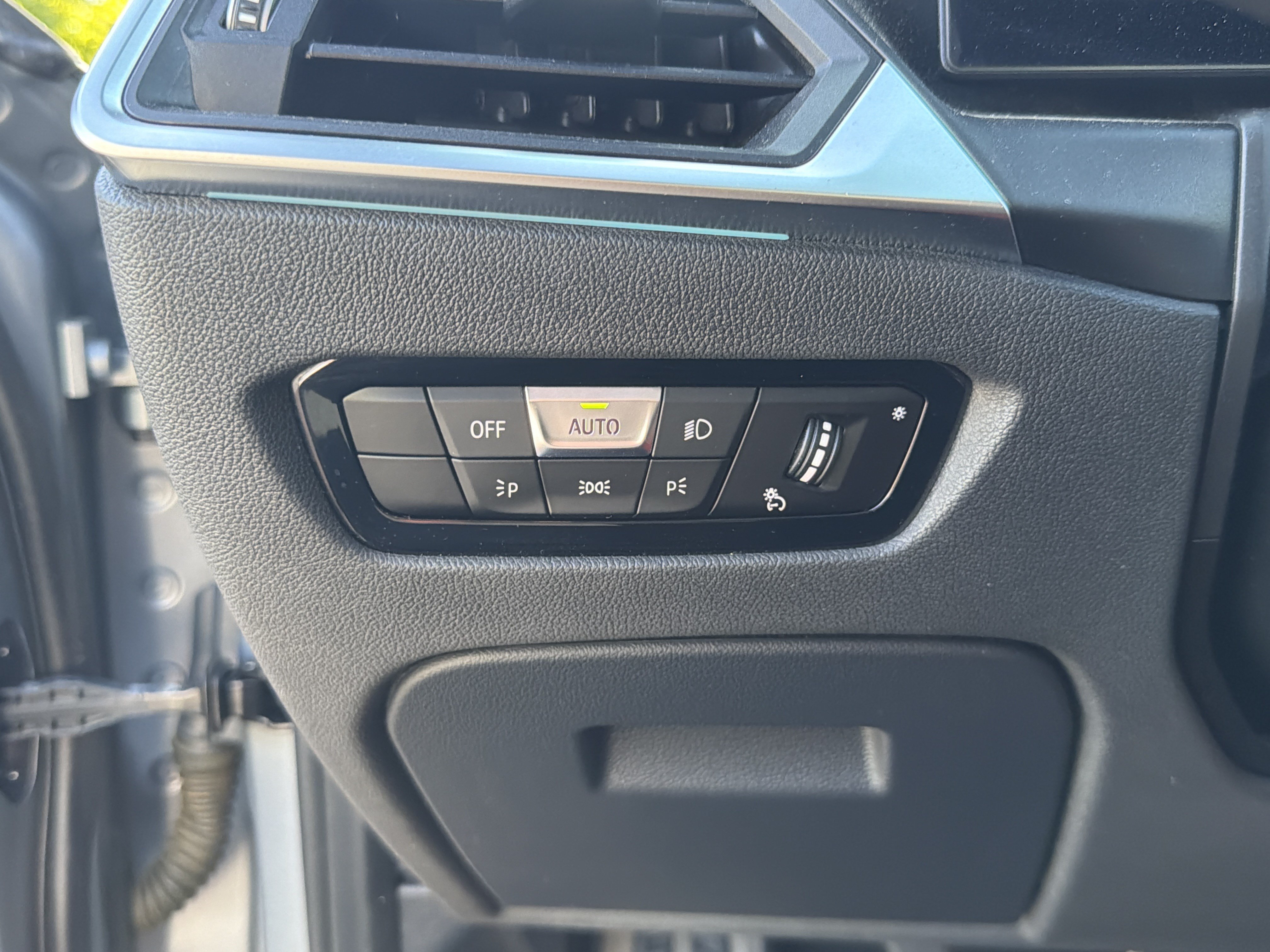 Used 2024 BMW M3 w/ M Carbon Exterior Package RWD image 29