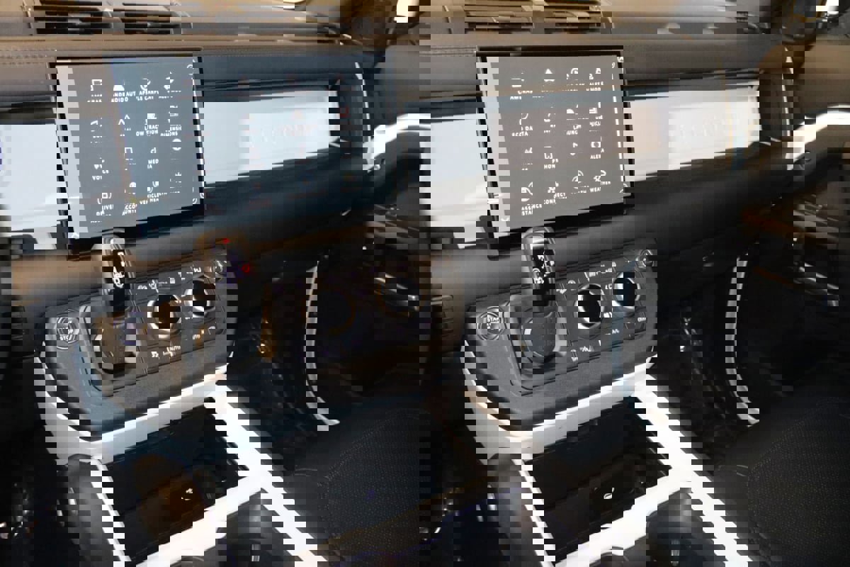 Used 2025 Land Rover Defender 110 S image 51