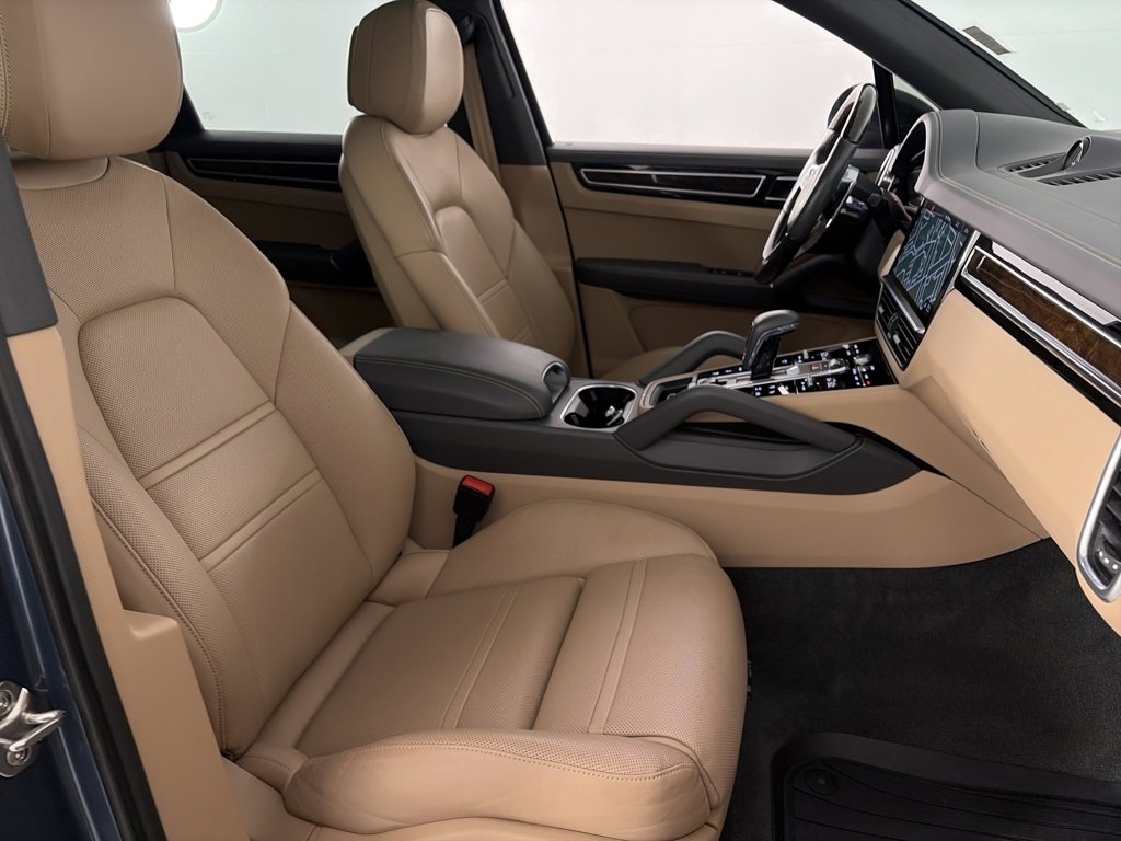 Used 2020 Porsche Cayenne S image 29