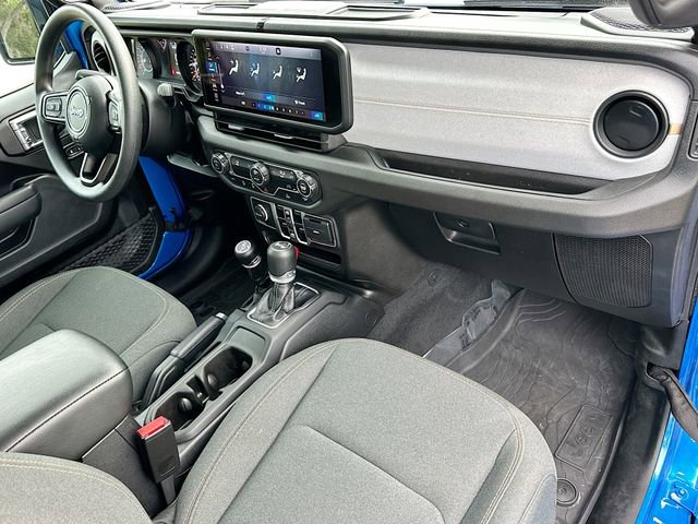 Used 2025 Jeep Wrangler Sport image 27