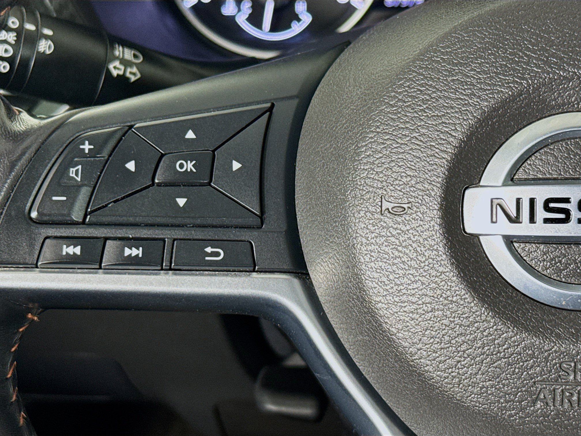 Used 2020 Nissan Sentra SR w/ Electronics Package FWD image 11