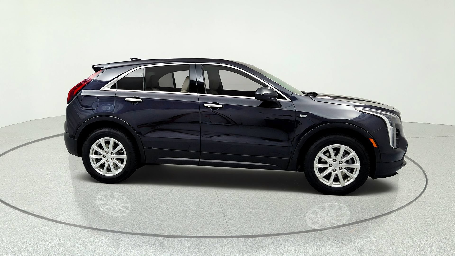 Certified 2023 Cadillac XT4 Luxury w/ Cold Weather Package FWD image 6