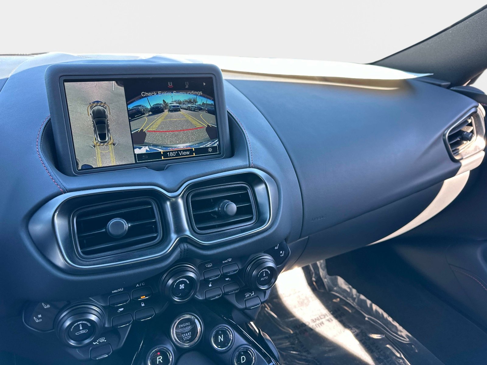 Used 2023 Aston Martin V8 Vantage Roadster image 19