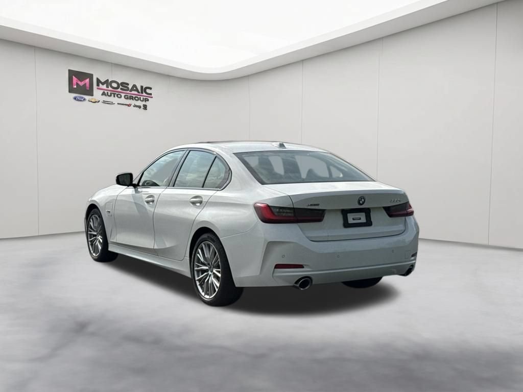 Used 2023 BMW 330e xDrive w/ Driving Assistance Package AWD/4WD image 7