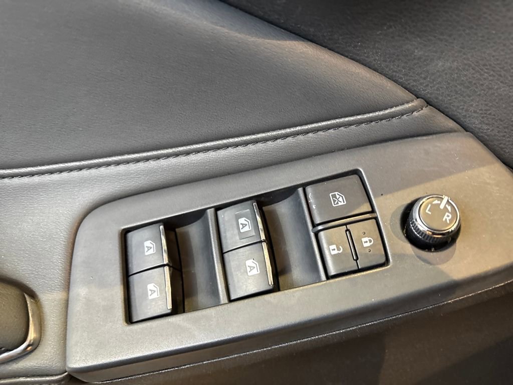 Used 2019 Toyota Avalon XLE w/ Moonroof Package image 13