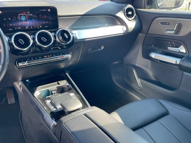 Used 2023 Mercedes-Benz GLB 250 4MATIC w/ Premium Package image 19