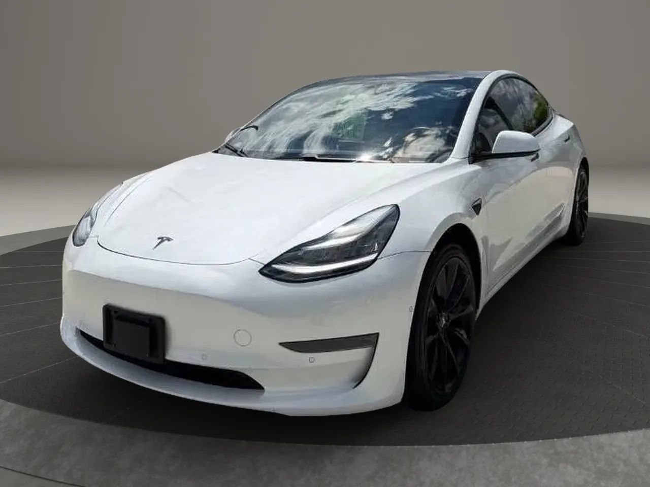 Used 2020 Tesla Model 3 Standard Range Plus RWD image 2