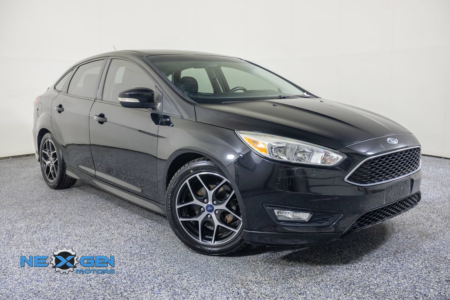 Used 2017 Ford Focus SE w/ SE Sport Package FWD image 1
