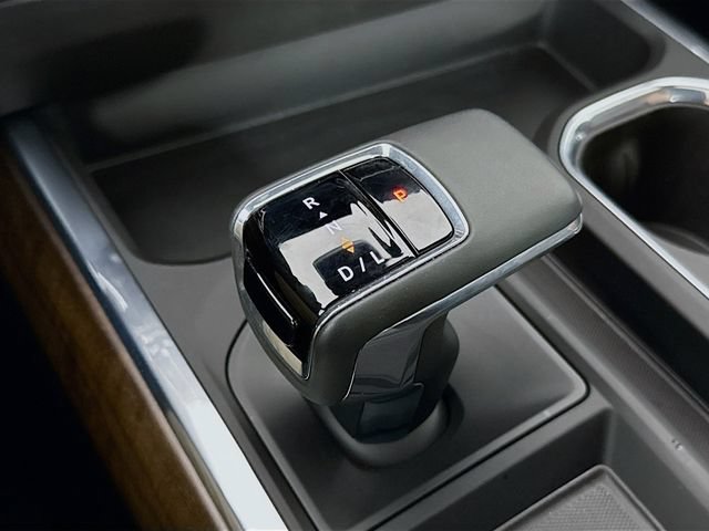 Used 2025 Chevrolet Silverado 1500 High Country w/ High Country Premium Package AWD/4WD image 18