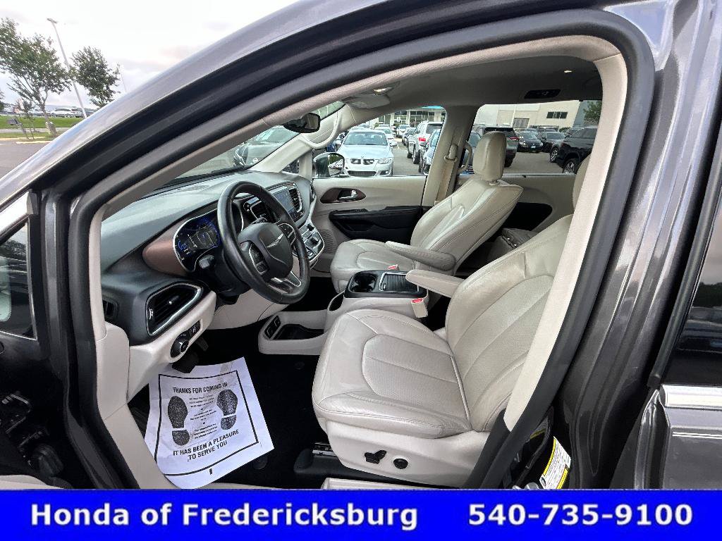 Used 2017 Chrysler Pacifica Touring-L Plus FWD image 13