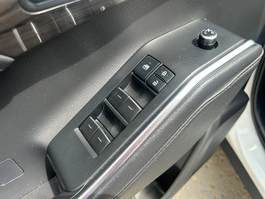Certified 2021 Toyota Highlander Limited AWD/4WD image 12