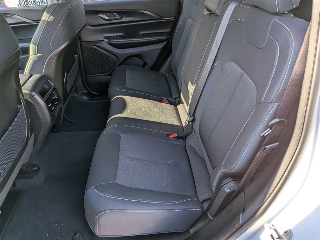 Used 2024 Jeep Grand Cherokee Laredo image 21