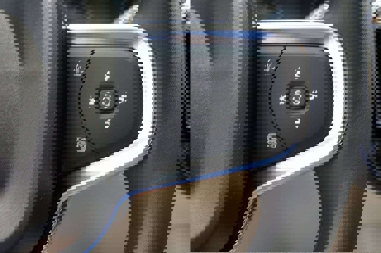 New 2026 Volvo XC40 B5 Ultra w/ Protection Package Premier image 17