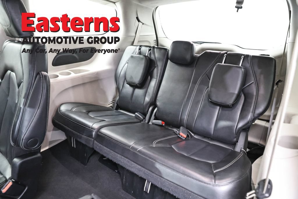 Used 2023 Chrysler Pacifica Touring-L FWD image 27