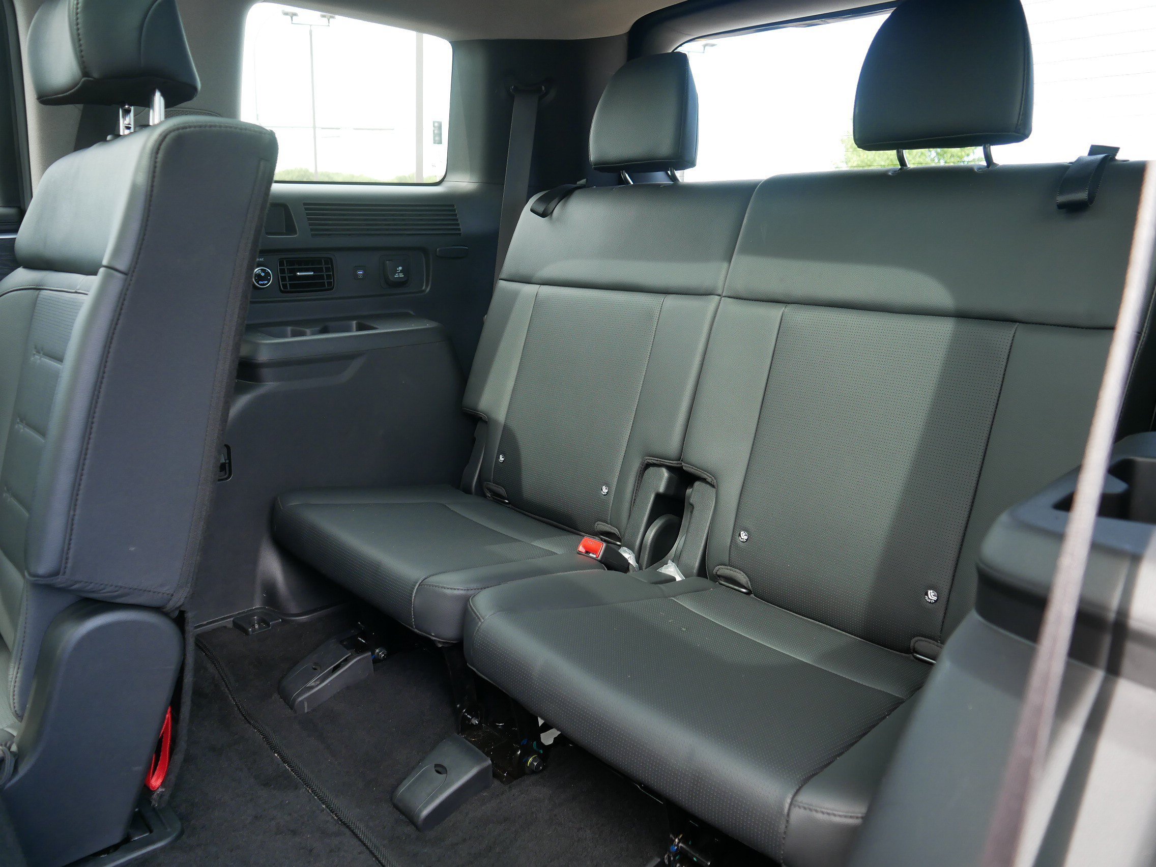 Used 2025 Hyundai Santa Fe Limited AWD/4WD image 16