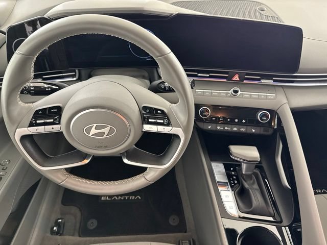 Certified 2025 Hyundai Elantra SEL FWD image 29