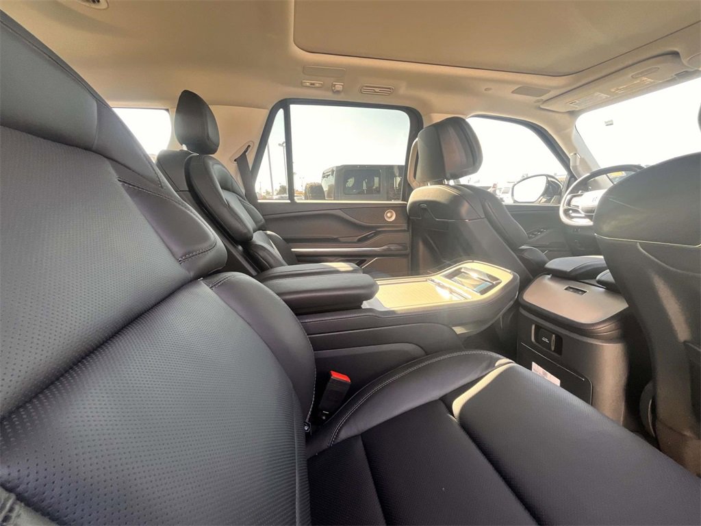 New 2025 Lincoln Navigator Reserve image 16