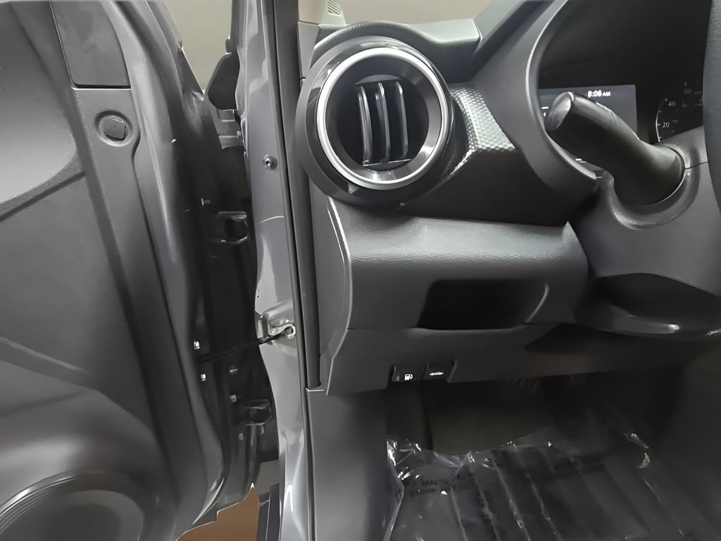 Used 2024 Nissan Kicks SV FWD image 11