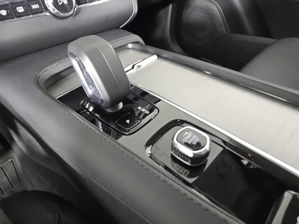 Certified 2024 Volvo XC90 B5 Core w/ Protection Package Premier image 23