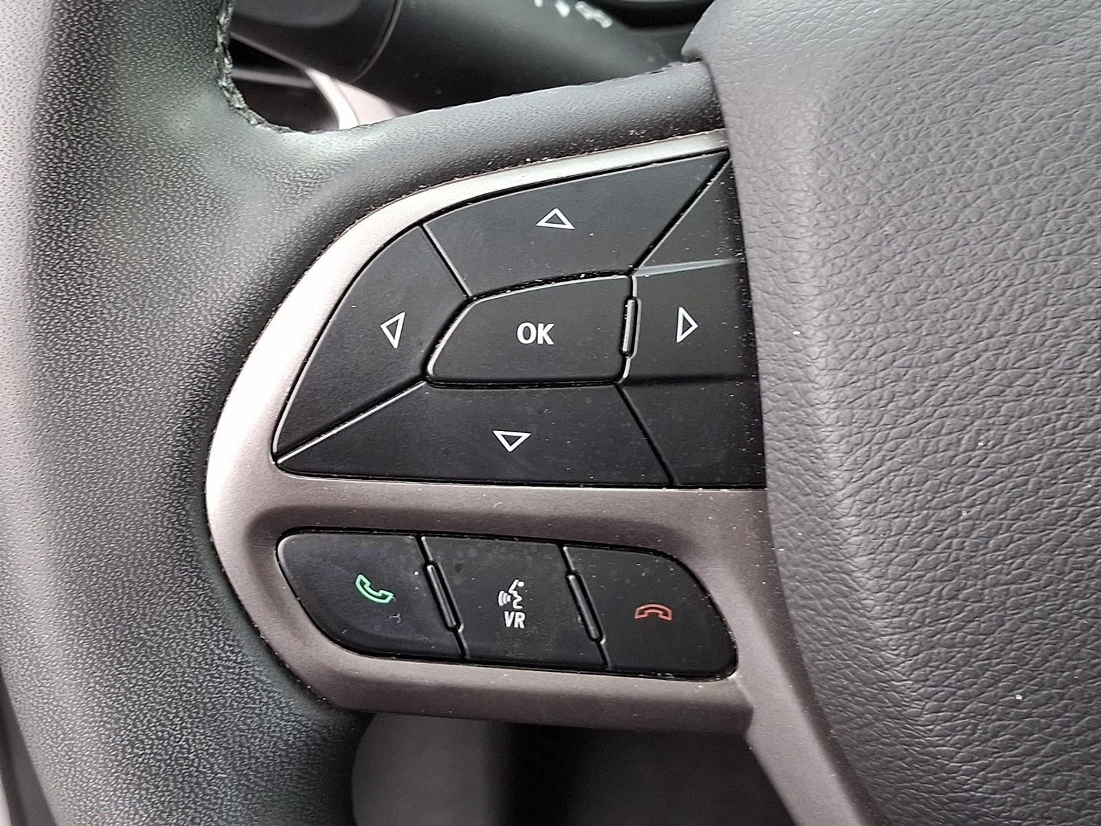 Certified 2022 Jeep Cherokee Latitude Lux w/ Sun & Sound Group image 23