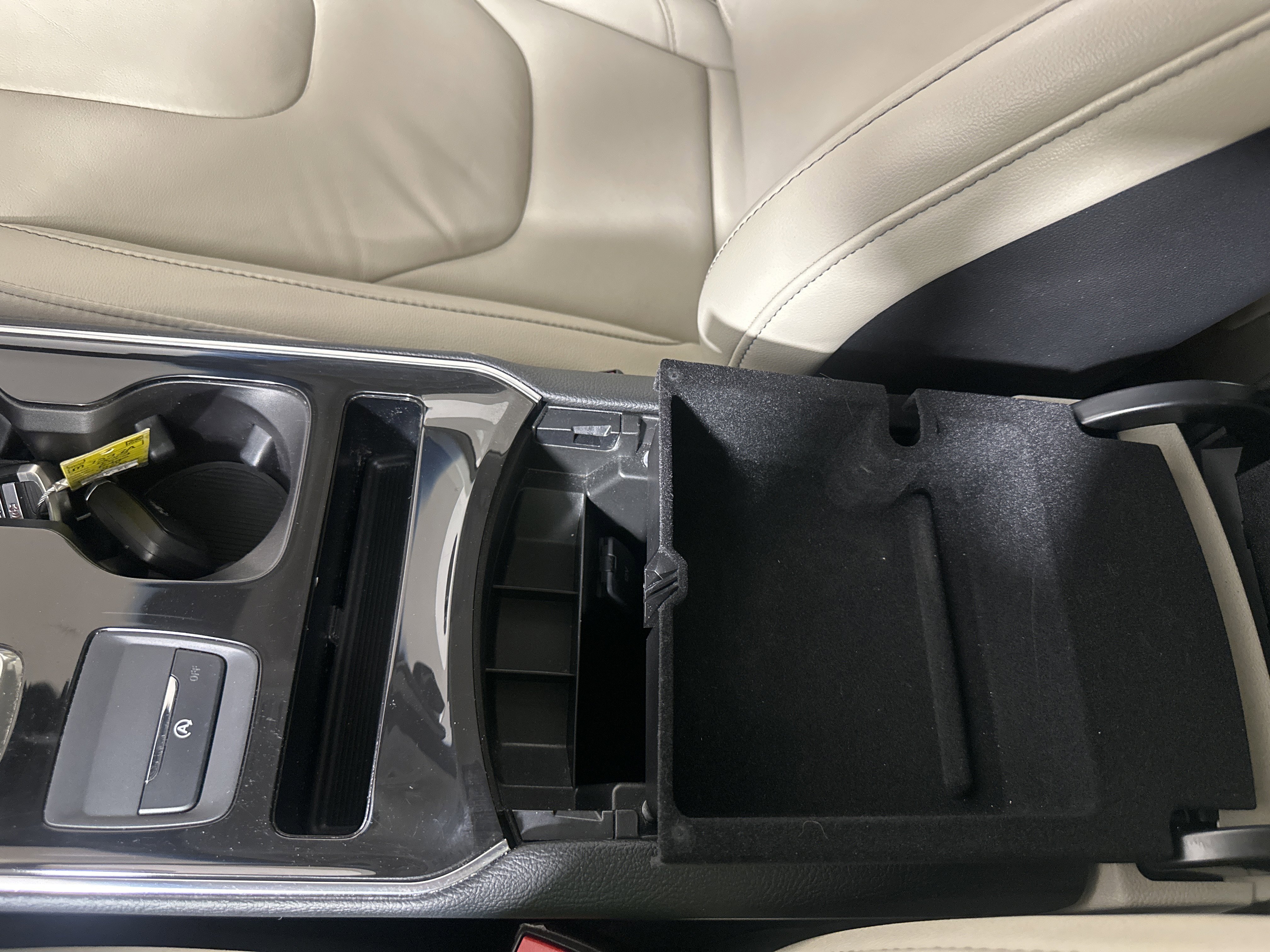 Used 2019 Ford Edge Titanium w/ Cold Weather Package AWD/4WD image 23