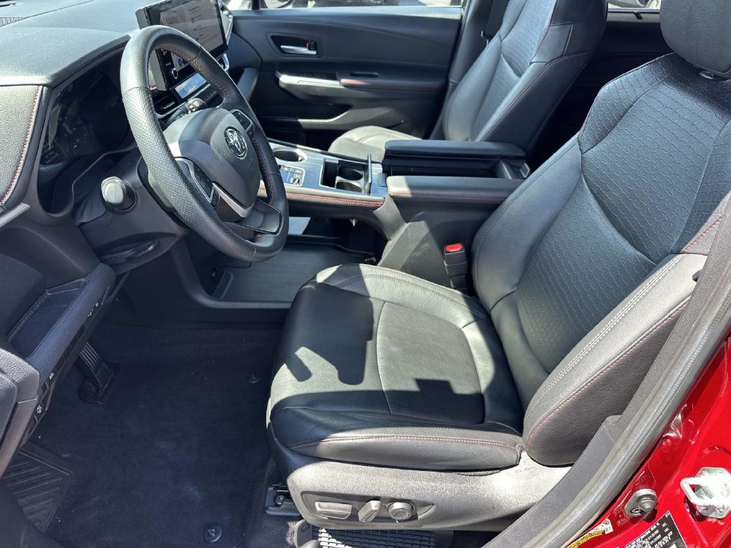 Used 2025 Toyota Sienna XSE FWD image 20