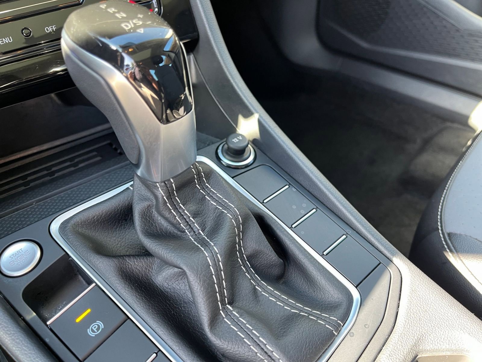 Used 2025 Volkswagen Jetta SE image 41