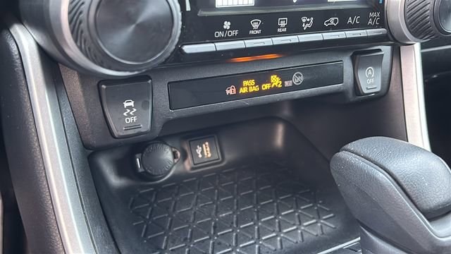 Used 2024 Toyota RAV4 LE image 21