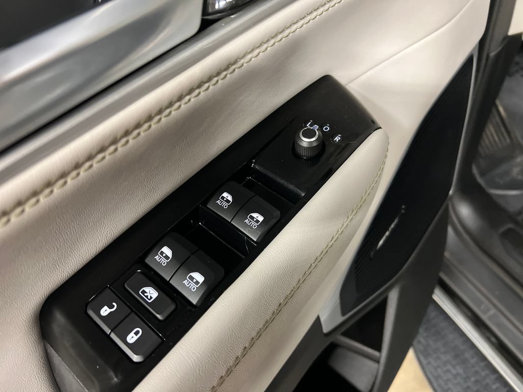 Used 2022 Jeep Wagoneer Series III w/ Flexible Seating Group AWD/4WD image 18