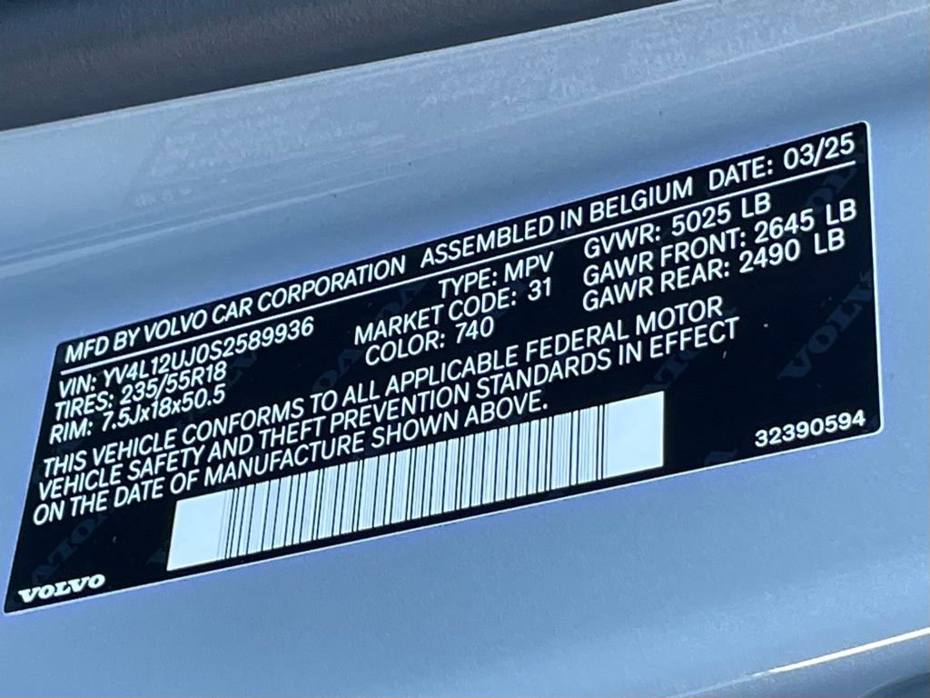 Used 2025 Volvo XC40 B5 Core image 34