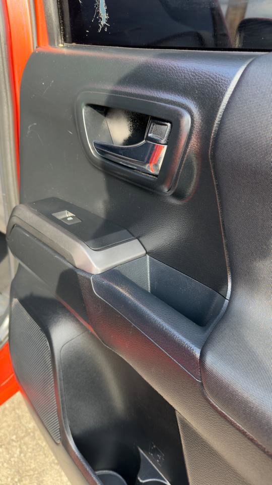 Used 2017 Toyota Tacoma TRD Sport w/ Tow Package (A/T) image 26