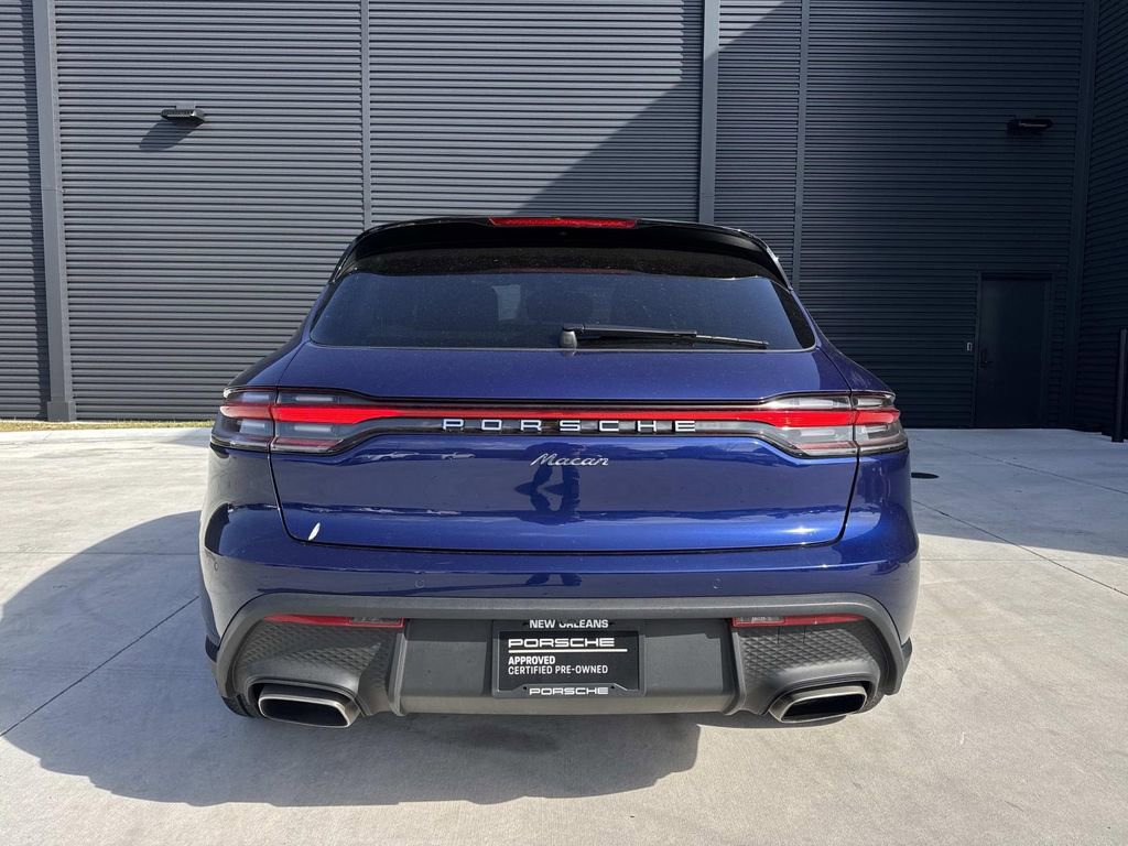 Certified 2025 Porsche Macan image 12