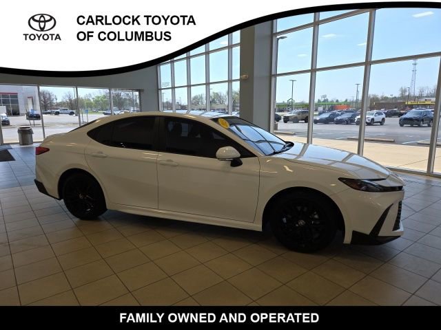 Used 2025 Toyota Camry SE image 5