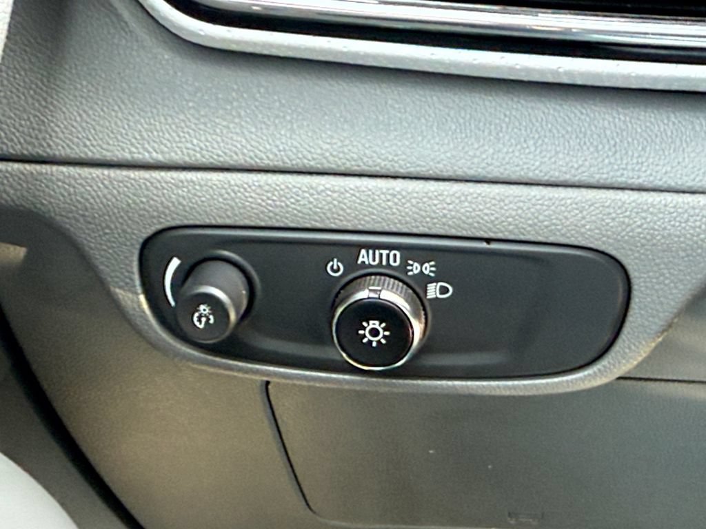 Used 2023 Chevrolet Bolt EUV Premier FWD image 21