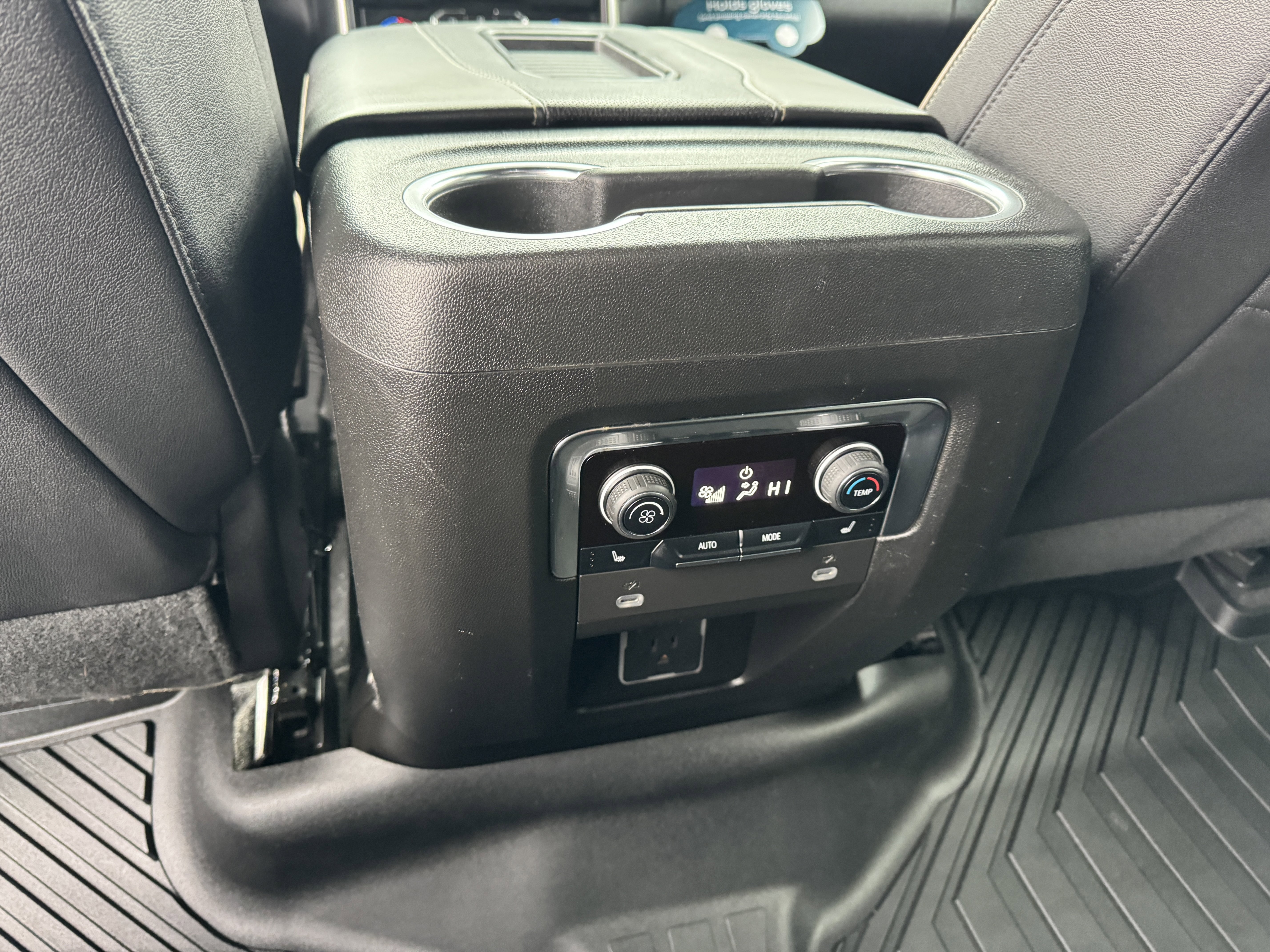 Certified 2023 Chevrolet Suburban Premier image 17