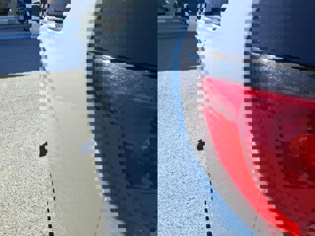 Used 2023 Chrysler Pacifica Touring-L image 18