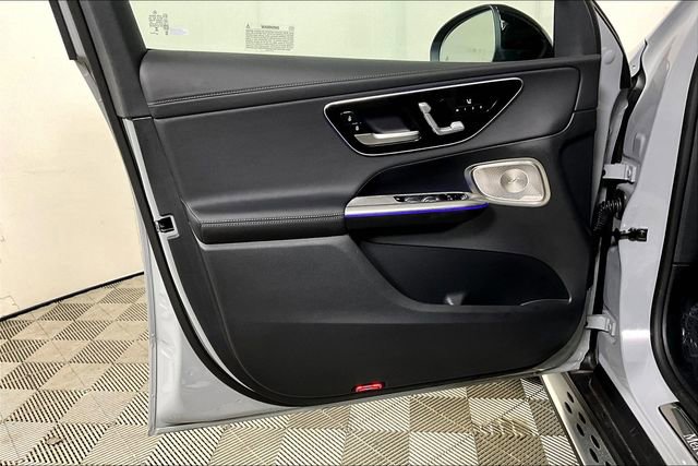 Used 2025 Mercedes-Benz GLC 300 4MATIC image 23