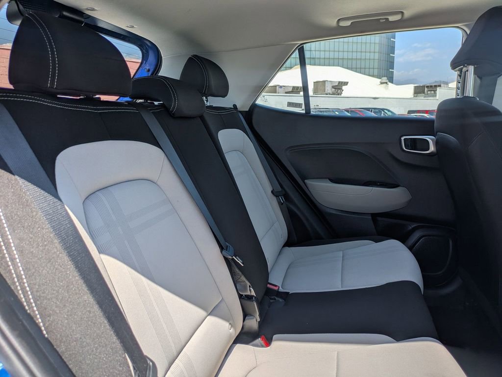 Used 2025 Hyundai Venue SEL FWD image 25