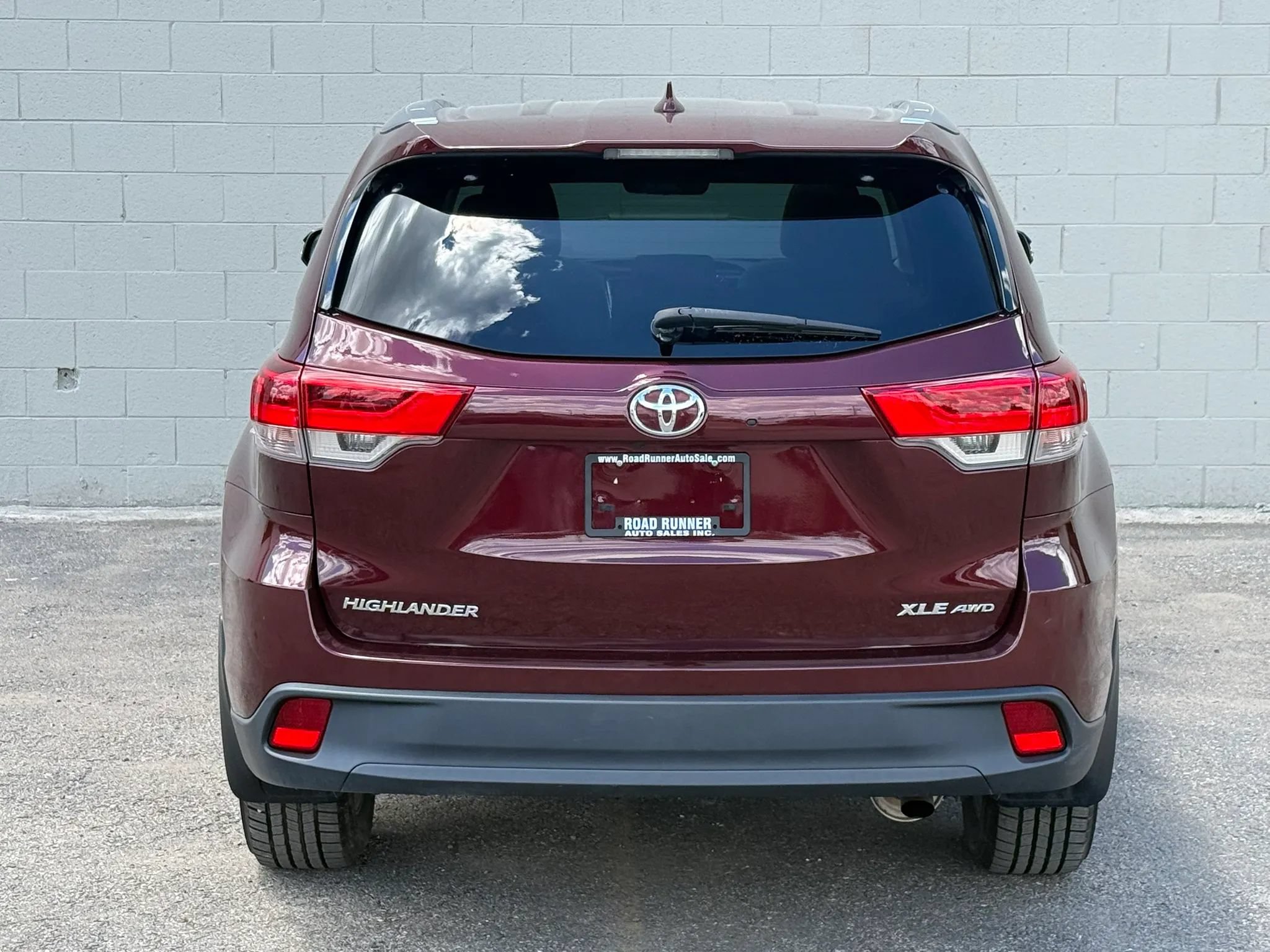 Used 2017 Toyota Highlander XLE w/ Carpet Mat Package AWD/4WD image 7