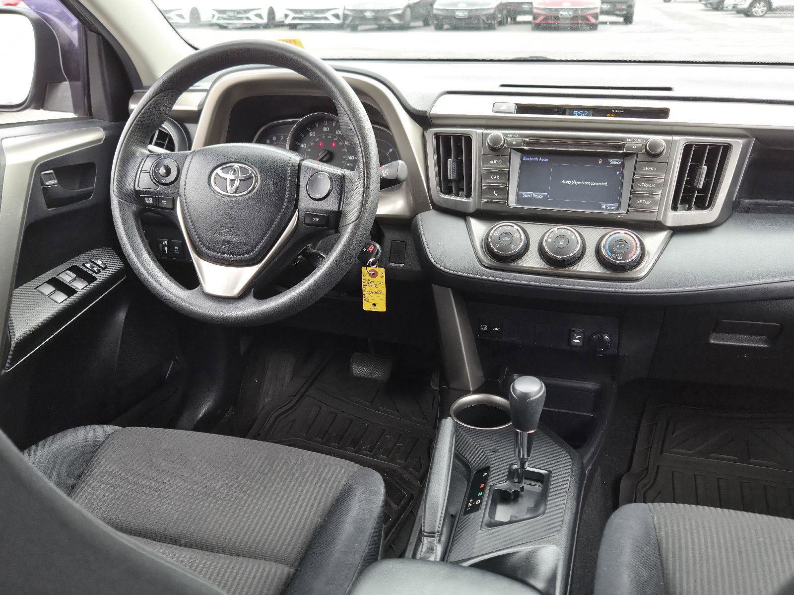 Used 2015 Toyota RAV4 LE image 18