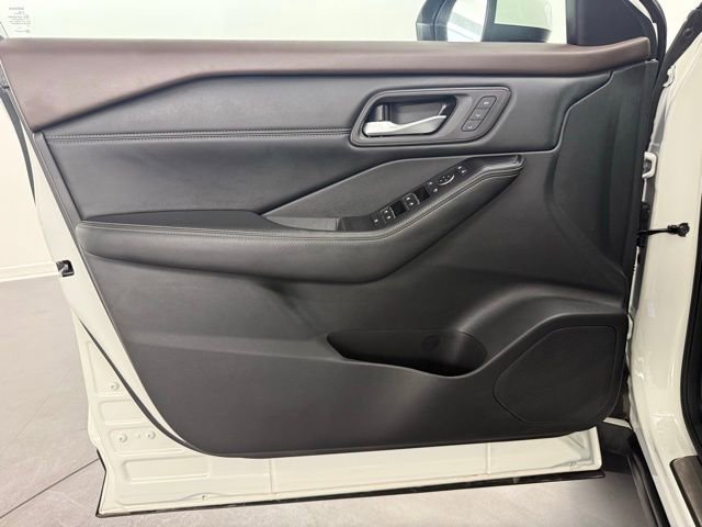 Used 2023 Nissan Rogue SL w/ SL Premium Package image 29